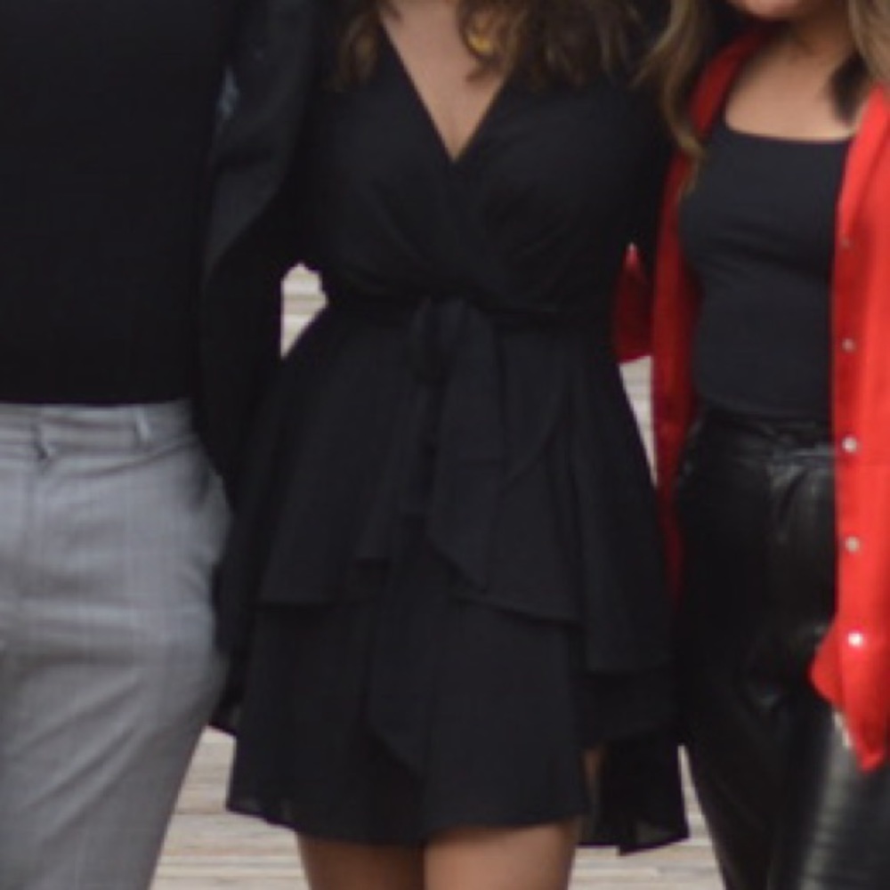 Black Flowy Long Sleeve Dress! | Size: M